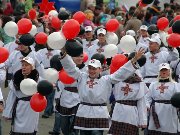 День города 2008. Идут заводчане.jpg